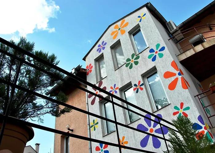 10 Coins Hostel & Tours