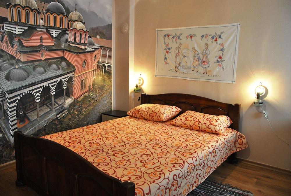 10 Coins & Tours * Sofia
