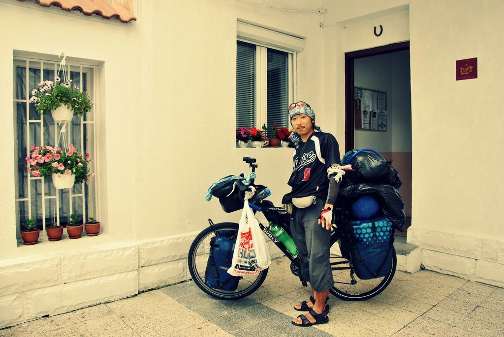10 Coins & Tours Hostel